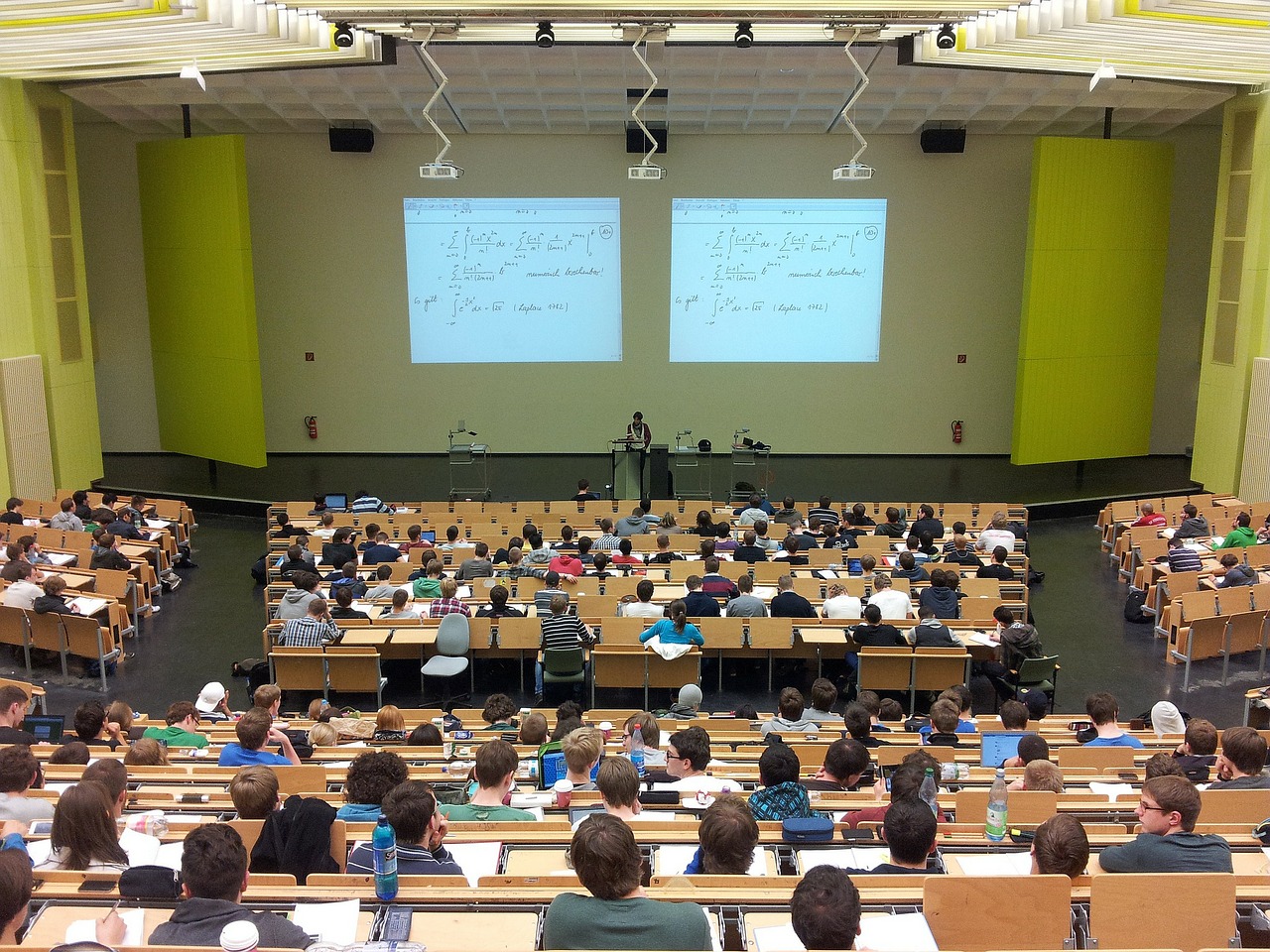 University, Lecture, Education, Classroom, Short Throw Projector. Short throw projectors are AMAZING for use in the classroom.