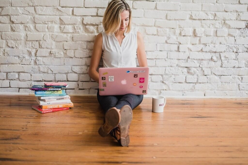 Influencer Writing Girl