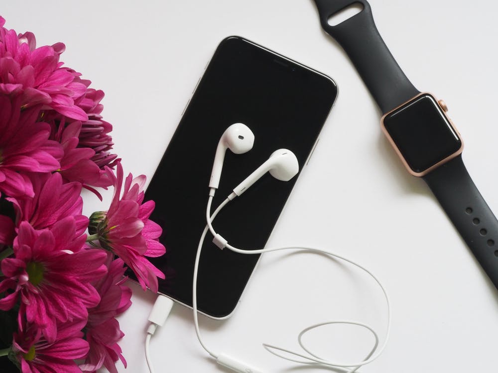 Apple iPhone, Apple Watch, Apple AirPods