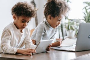The Positive and Negative Effects Modern Gadgets on Children Development