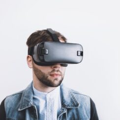 Top 3 Entertainment Gadgets When Gambling Online