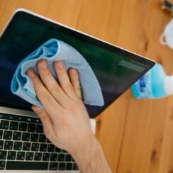 5 Tips for Cleaning Your Monitor That Make It Look Fresh! 5 Tips for Cleaning Your Monitor That Make It Look Fresh!
