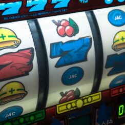 5 Benefits of Playing Online Slots Over Traditional Casinos